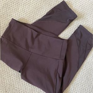 Lululemon Cropped Leggings w/ Mesh Detailing Size 6